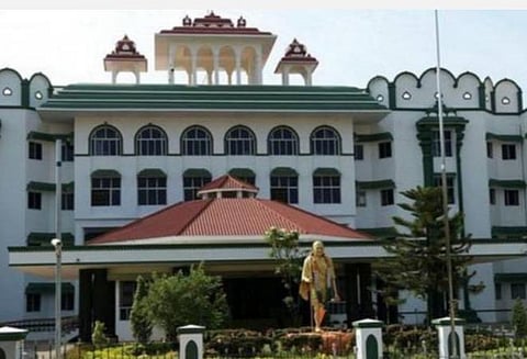 உயிர் காக்கும் துறையினருக்குச் சங்கம் தேவையில்லை: உயர் நீதிமன்றம் கருத்து