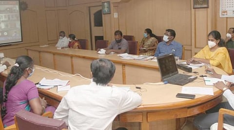 தேங்காய்பட்டணம் மீன்பிடி துறைமுக வடிவமைப்பு தவறால் விபத்தில் சிக்கி மீனவர்கள் மரணம்: காணொலியில் நடந்த மீனவர் குறைதீர்ப்பு கூட்டத்தில் குற்றச்சாட்டு