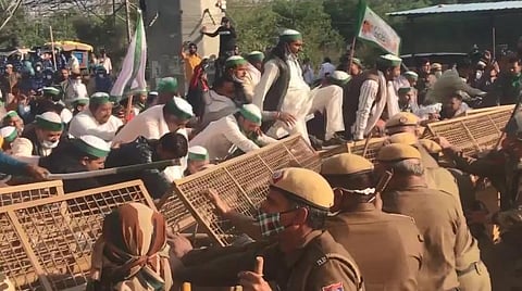 போராடும் டெல்லி விவசாயிகள் மீதான அடக்குமுறையை கைவிட வேண்டும்: திமுக உள்ளிட்ட எதிர்க்கட்சிகள் கூட்டறிக்கை