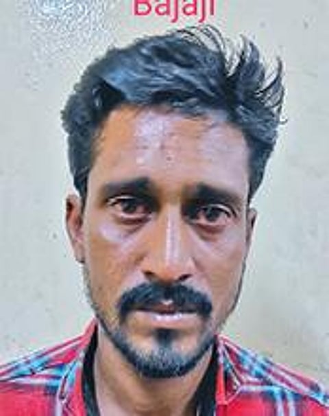 திருட்டு சம்பவங்களில் ஈடுபட்ட மூவர் கைது இரு சக்கர வாகனங்கள், ரூ.60 ஆயிரம் பறிமுதல்