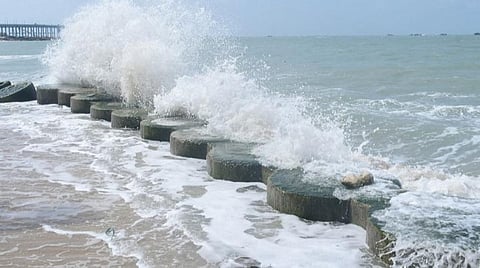 'புரெவி' புயல் முன்னெச்சரிக்கை நடவடிக்கைகள் தீவிரம்: தூத்துக்குடியில் தயார் நிலையில் பேரிடர் மீட்புக் குழுவினர், சிறப்பு கண்காணிப்பு அதிகாரி அவசர ஆலோசனை