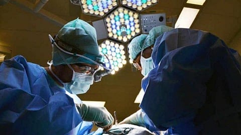 முதுகலை தடயவியல் மருத்துவர்கள் தான் பிரேதப் பரிசோதனையை நடத்த வேண்டும்: உயர் நீதிமன்றம் உத்தரவு