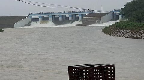 வீராணம் ஏரியின் பிரதான வடிகால் மதகான வெள்ளியங்கால் ஓடையில் தண்ணீர் திறக்கப்பட்டுள்ளது.