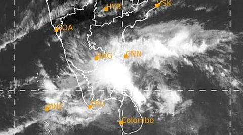 தீவிர காற்றழுத்தத் தாழ்வு நிலை; ராமநாதபுரம் - தூத்துக்குடி மாவட்ட பகுதிகளில் கரையை கடக்கும்