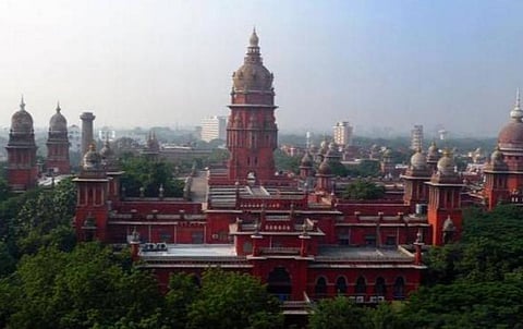 குட்கா விவகாரத்தில் உரிமைக் குழு நோட்டீஸை எதிர்த்து திமுக தொடர்ந்த வழக்கில் தீர்ப்பு தள்ளிவைப்பு