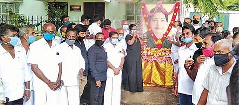 கோவையில் ஜெயலலிதாவின் 4-ம் ஆண்டு நினைவு தினம் அனுசரிப்பு