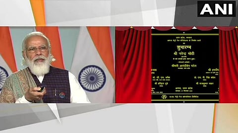 ஆக்ரா மெட்ரோ ரயில் திட்டத்தை காணொலி மூலம் பிரதமர் மோடி தொடங்கி வைத்த காட்சி : படம் ஏஎன்ஐ