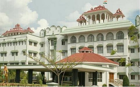 தமிழகத்தில் தேர்தலுக்கு முன்பு நில அபகரிப்பு சட்டம் நிறைவேற்ற வேண்டும்: உயர் நீதிமன்றம் உத்தரவு