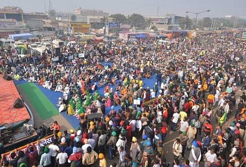 டெல்லியில் போராடும் விவசாயிகளுடன் நாளை 6-வது சுற்றுப் பேச்சுவார்த்தை: மத்திய அரசு ஏற்பாடு