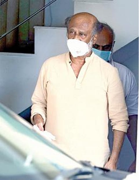 சென்னை கோடம்பாக்கத்தில் உள்ளராகவேந்திரா திருமண மண்டபத்துக்கு நேற்று வந்த ரஜினி. படம்: க.பரத்