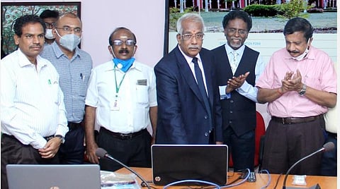 இணையவழி முதுநிலை பட்ட மேற்படிப்பு, பிஎச்.டி. மாணவர் சேர்க்கையைத் தொடங்கி வைத்த துணைவேந்தர் என்.குமார்.