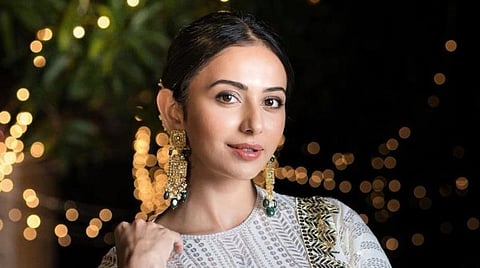 ரகுல் ப்ரீத் சிங்கிடம் மன்னிப்பு கேட்டு ஒளிபரப்ப வேண்டும்: செய்தி சேனல்களுக்கு உத்தரவு