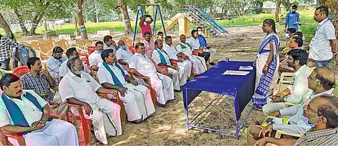 வீடூர் அணையில் விவசாயிகள் ஆலோசனைக் கூட்டம் நடந்தது.