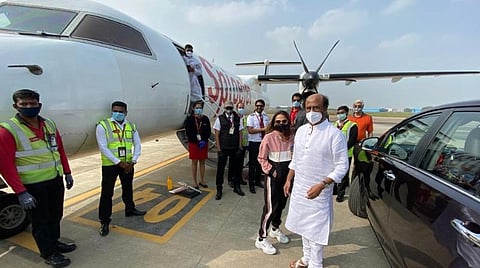 'அண்ணாத்த' படப்பிடிப்புக்குப் புறப்பட்டார் ரஜினி: தனி விமானத்தில் பயணம்