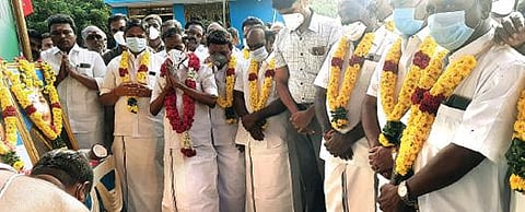 ஆரணி சைதாப்பேட்டையில் ரூ.2.71 கோடியில் சாலை திட்ட பணிகளுக்கான பூமி பூஜையில் பங்கேற்ற அமைச்சர் சேவூர் எஸ்.ராமச்சந்திரன்.