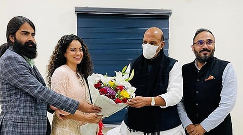 ‘தேஜஸ்’ படத்துக்காக அமைச்சர் ராஜ்நாத் சிங்கை சந்தித்த நடிகை கங்கனா