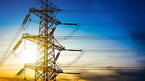 விருதுநகர் முதல் கோவை வரை உயர் அழுத்த மின் கோபுரம் அமைக்கத் தடை கோரி வழக்கு: மத்திய, மாநில அரசுகள் பதிலளிக்க உத்தரவு