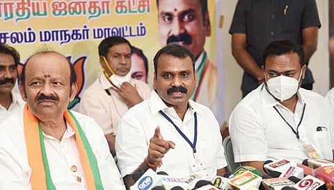 சேலத்தில் செய்தியாளர்களை சந்தித்த பாஜக மாநில தலைவர் முருகன்.படம்: எஸ்.குரு பிரசாத்