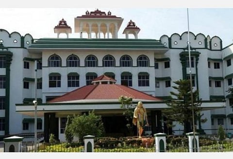 விளையாட்டில் ஆர்வமுள்ளவர்களைத் தமிழக விளையாட்டு மேம்பாட்டு ஆணைய அதிகாரிகளாக நியமிக்க வேண்டும்: உயர் நீதிமன்றம் உத்தரவு