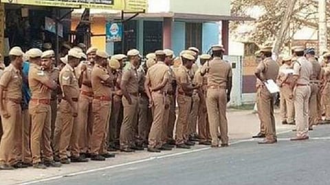 போலீஸார் ஊதியத்தை உயர்த்தக்கோரிய வழக்கில் தமிழக அரசு பதிலளிக்க கெடு