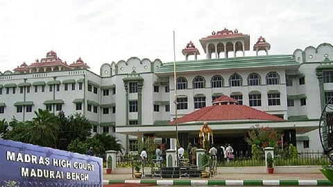 மதுரையில் எய்ம்ஸ் மருத்துவமனை அமைக்க மத்திய அரசிடம் 223 ஏக்கர் இடம் ஒப்படைப்பு: உயர் நீதிமன்றத்தில் தமிழக அரசு தகவல்