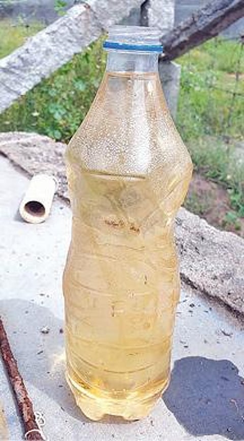 ஆழ்குழாய் கிணறுகளில் தண்ணீரின் நிறம் மாறியதால் அதிர்ச்சி பூலுவப்பட்டி சாய ஆலைகளில் ஆய்வு நடத்த வலியுறுத்தல்