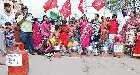சமையல் எரிவாயு விலை உயர்வைக் கண்டித்து இந்திய கம்யூனிஸ்ட் கட்சி போராட்டம்