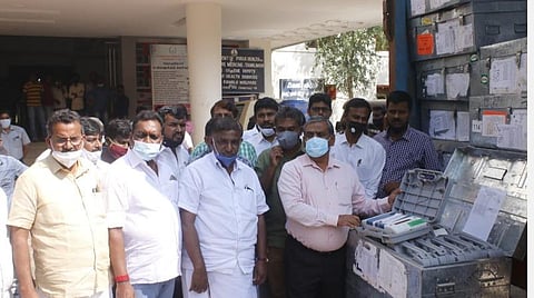 மகாராஷ்டிராவில் இருந்து கோவை வந்த வாக்குப்பதிவு இயந்திரங்கள்: ஆட்சியர், அரசியல் கட்சியினர் ஆய்வு