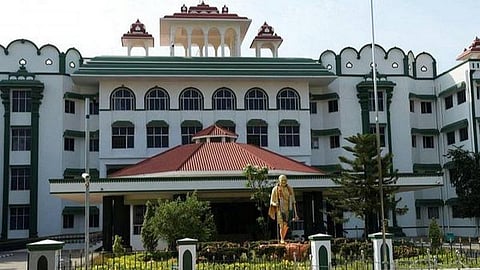 ஆதிதிராவிடர், பழங்குடியினர் குடியிருப்புகளில் அடிப்படை வசதிகள் உள்ளனவா?- தமிழக அரசு அறிக்கை தாக்கல் செய்ய உத்தரவு