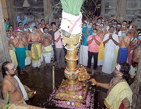 திருநெல்வேலி நெல்லையப்பர் கோயிலில் திருவாதிரை திருவிழா கொடியேற்றம் நேற்று நடைபெற்றது. படம்: மு.லெட்சுமி அருண்