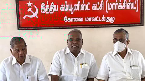 கோவையில் செய்தியாளர்களைச் சந்தித்த கே.பாலகிருஷ்ணன். உடன், ஜி.ராமகிருஷ்ணன், பி.ஆர்.நடராஜன் எம்.பி. ஆகியோர்.