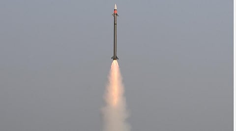 நடுத்தர ரக ஏவுகணையை வெற்றிகரமாக சோதனை செய்தது இந்தியா