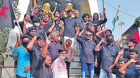 பல்வேறு கட்சி, அமைப்புகள் சார்பில் பெரியார் நினைவு நாள் அனுசரிப்பு