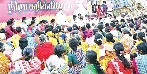 தி.மலை அடுத்த துர்க்கை நம்மியந்தல் கிராமத்தில் நடைபெற்ற கலந்துரையாடல் கூட்டத்தில் பேசும் திமுக முன்னாள் அமைச்சர் எ.வ.வேலு.