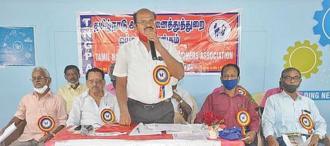 கிருஷ்ணகிரியில் நடந்த தமிழ்நாடு அரசு அனைத்துத்துறை ஓய்வூதியர் சங்கத்தின் முப்பெரும் விழாவில் மாவட்ட தலைவர் துரை பேசினார்.