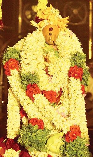 திருக்கல்யாண வைபோகத்தை முன்னிட்டு நெல்லையப்பர் கோயிலில் சிறப்பு அலங்கார த்தில் காட்சியளித்த மனோன்மணியம்மன். படம்: மு.லெட்சுமி அருண்