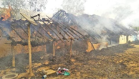 திருவெண்ணெய்நல்லூர் அருகே தி.குன்னத்தூர் கிராமத்தில் தீயில் கருகிய வீடுகள்.