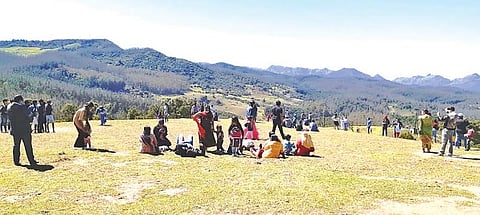 தொடர் விடுமுறையைக் கொண்டாட உதகையில் திரண்ட சுற்றுலாப் பயணிகள்