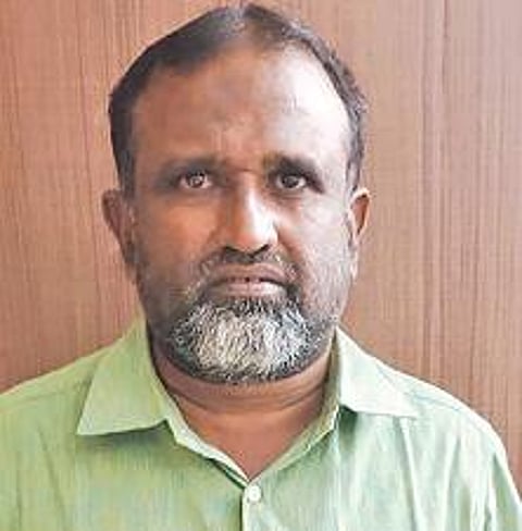 தடைசெய்யப்பட்ட புகையிலைப் பொருட்களை கடத்திய பிரபல அரசியல் கட்சி பிரமுகர் கைது