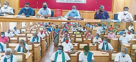 விழுப்புரம் ஆட்சியர் அலுவலகத்தில், விவசாயிகள் குறைதீர் கூட்டம் ஆட்சியர் அண்ணாதுரை தலைமையில் நடைபெற்றது.