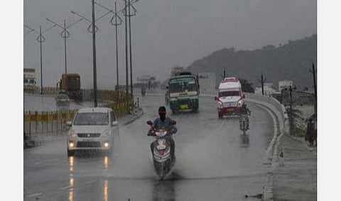 வளிமண்டல மேலடுக்கு சுழற்சி; அடுத்த 2 நாட்களுக்கு கடலோர மாவட்டங்களில் மிதமான மழைக்கு வாய்ப்பு: வானிலை ஆய்வு மையம்