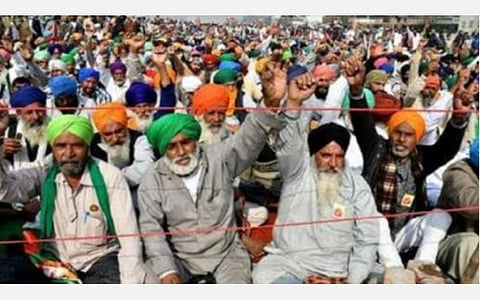 கடும் குளிரிலும் அசராமல் தொடரும் போராட்டம்: ஒரு வாரத்தில் விவசாயிகள் எண்ணிக்கை இருமடங்காக அதிகரிப்பு