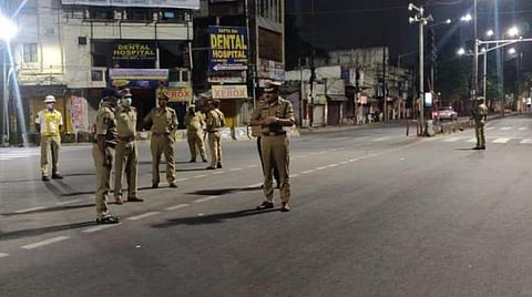 புதிய வகை கரோனா தொற்று அதிகரித்தால் தேவைப்படும் இடத்தில் இரவு நேர ஊரடங்கு அமல்: ஆந்திர தலைமை செயலாளர் உத்தரவு