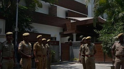 ரசிகர் தற்கொலை முயற்சி எதிரொலி: ரஜினி வீட்டை சுற்றி போலீஸ் பாதுகாப்பு