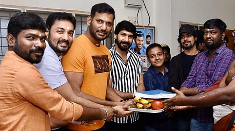 அறிமுக இயக்குநருடன் இணையும் விஷால்: ஒரே நேரத்தில் தமிழ், தெலுங்கு மொழிகளில் தயாரிப்பு