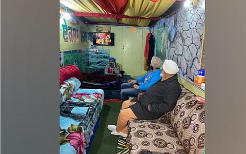 அனைத்து வசதிகளும் கொண்ட தற்காலிக வீடாக மாறிய பஞ்சாப் விவசாயியின் டிரக் கண்டெய்னர் | படம்: ஏஎன்ஐ.