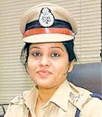 கர்நாடக ஐபிஎஸ் அதிகாரியுடன் கருத்து வேறுபாடு: உள்துறை செயலாளராக இருந்த ரூபா பணியிடமாற்றம்