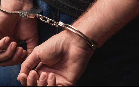 மதுரையில் டாஸ்மாக் ஊழியரிடம் மாமூல் வசூலிக்க முயன்ற 3 பேர் கைது