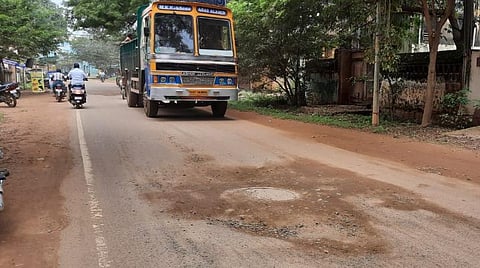 காரைக்குடியில் ரூ.67 கோடியில் தார்ச்சாலை அமைத்ததில் முறைகேடு: கார்த்தி சிதம்பரம் எம்.பி. புகார்