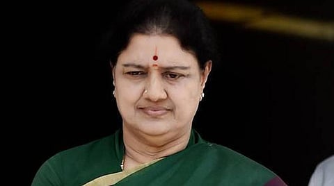 தண்டனை காலம் முடிந்தும் வெளியே வராமல் சசிகலாவுக்காக காத்திருக்கும் சுதாகரன், இளவரசி